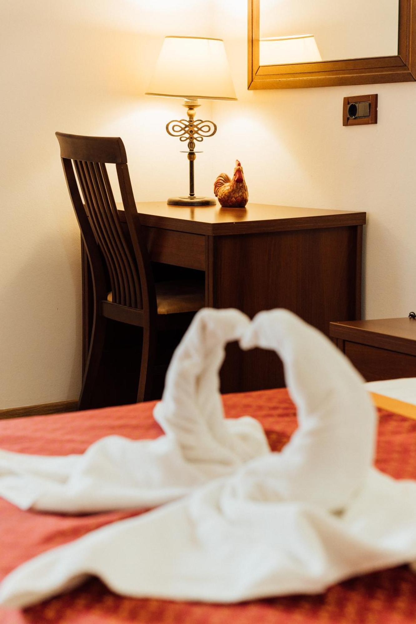 Hotel Picok Ðurđevac Bagian luar foto
