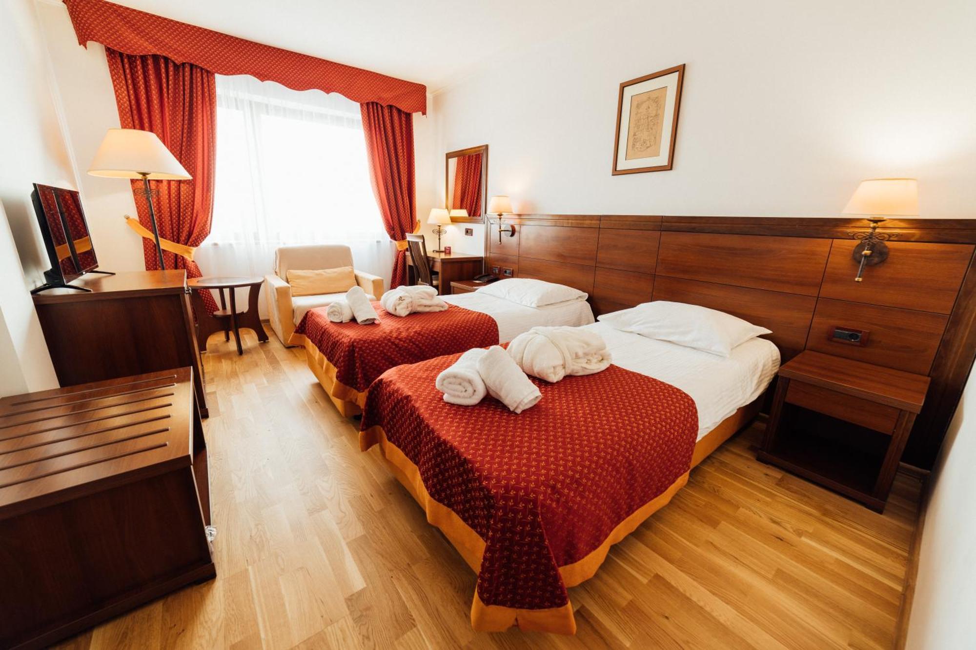 Hotel Picok Ðurđevac Bagian luar foto