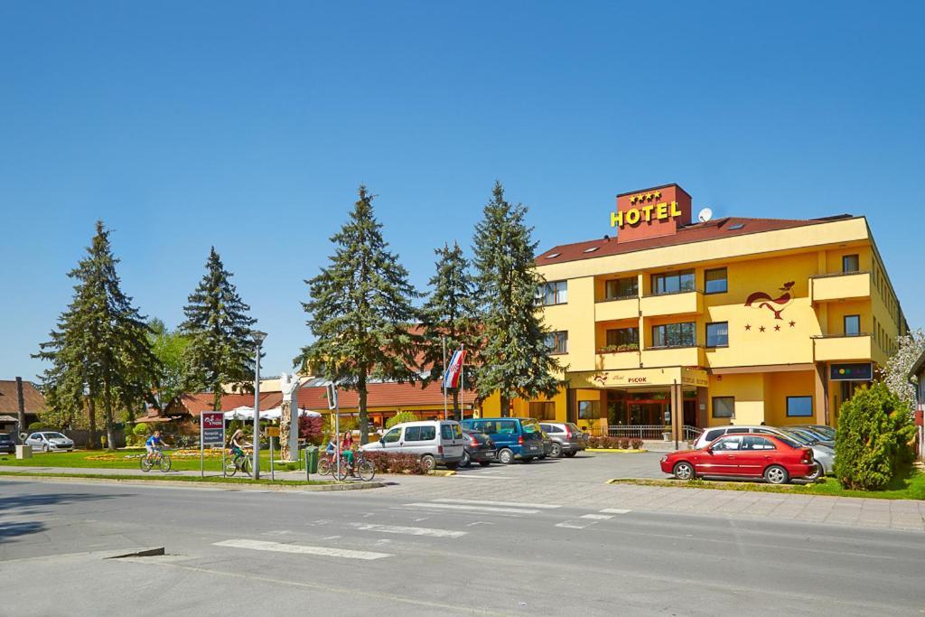 Hotel Picok Ðurđevac Bagian luar foto