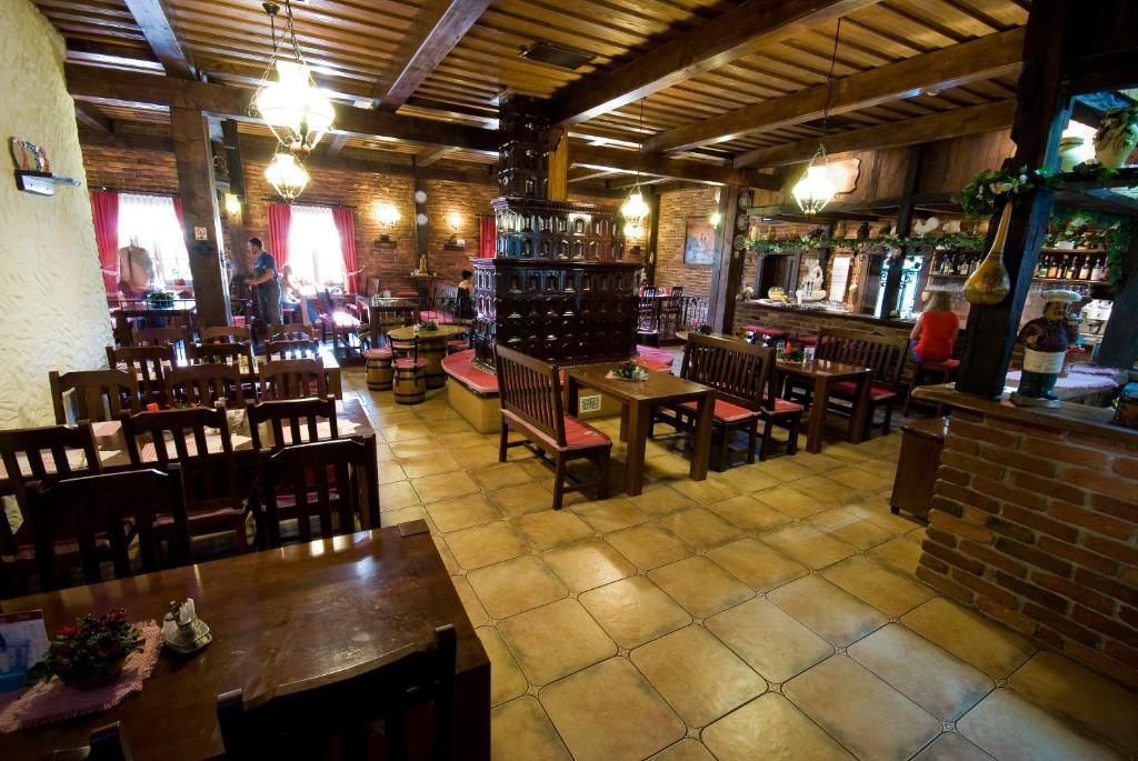 Hotel Picok Ðurđevac Bagian luar foto