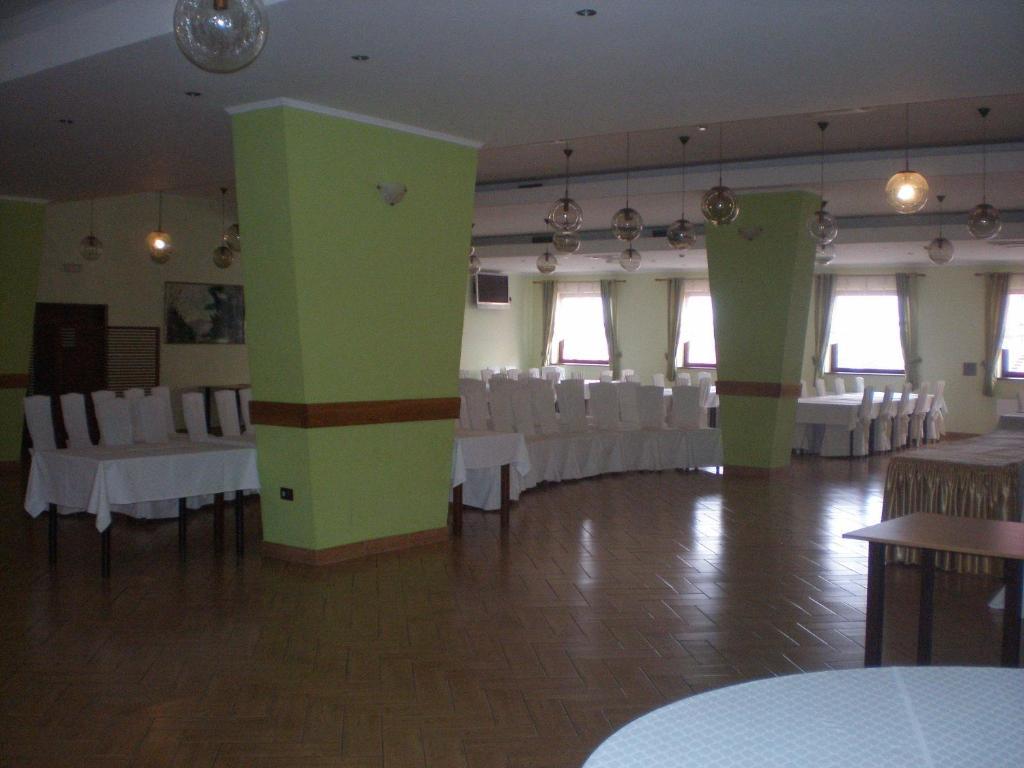 Hotel Picok Ðurđevac Bagian luar foto