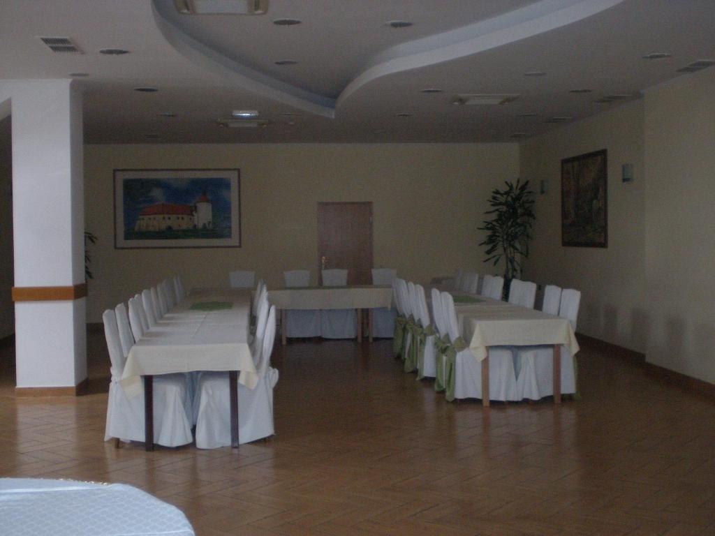 Hotel Picok Ðurđevac Bagian luar foto
