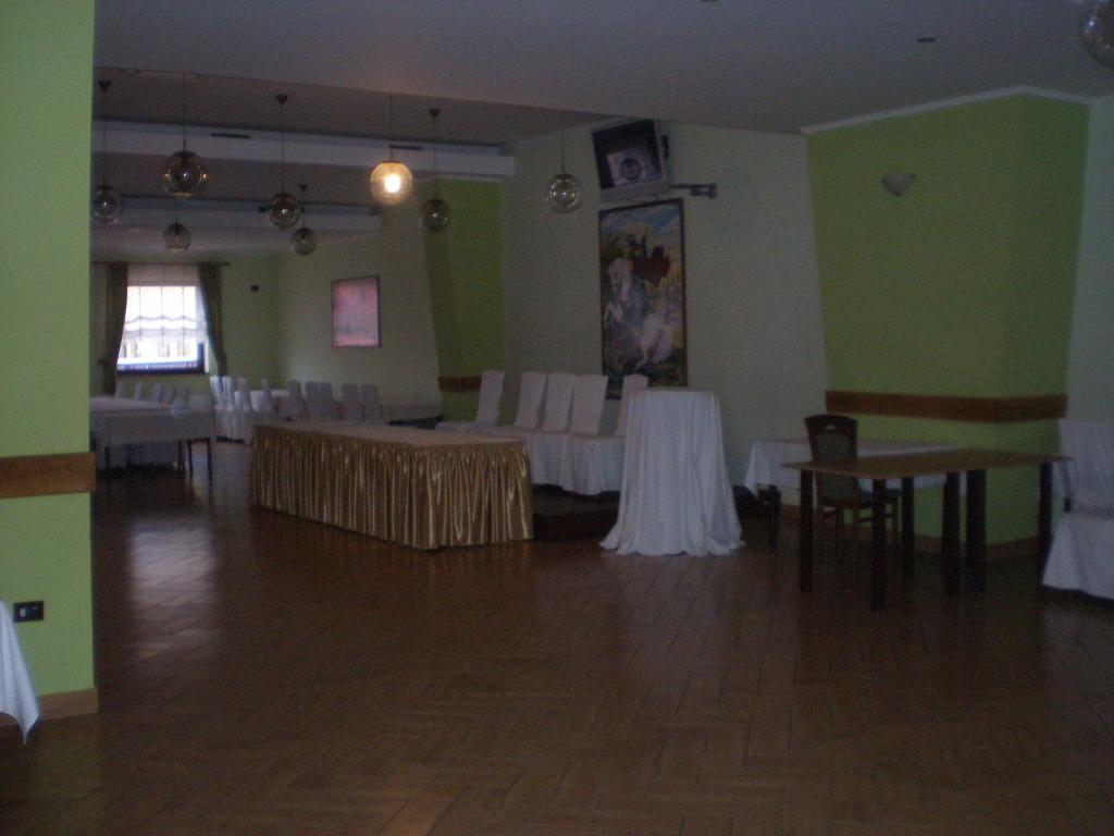 Hotel Picok Ðurđevac Bagian luar foto