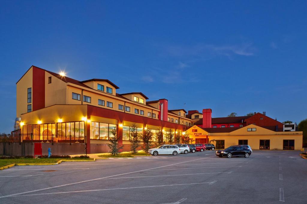 Hotel Picok Ðurđevac Bagian luar foto